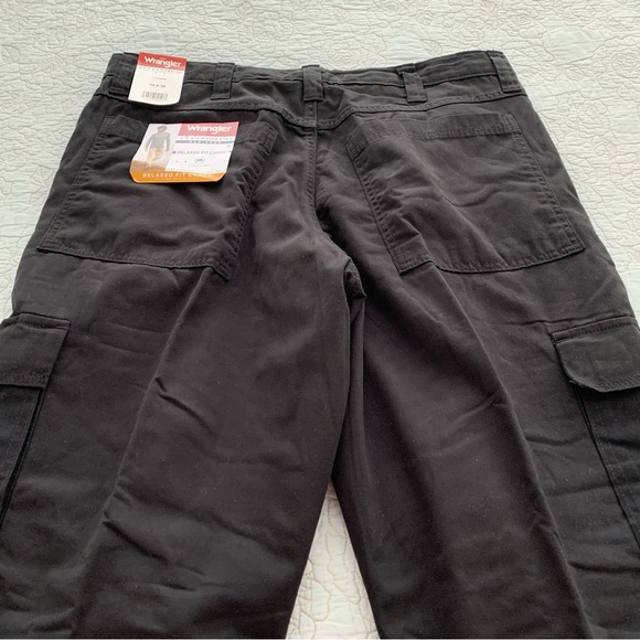NWT. Wrangler’s Men’s Black Fleece Lined Cargo Pants - 34 X 30 - Picture 3 of 15